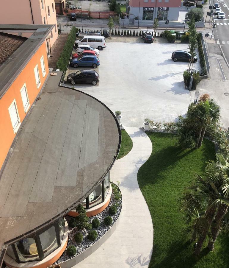 Hotel Shangri-La Ala Esterno foto